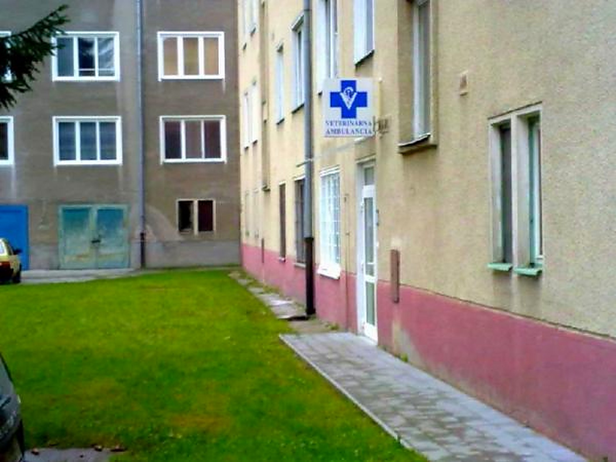 Zelené okolie veterinárnej ambulancie Lány